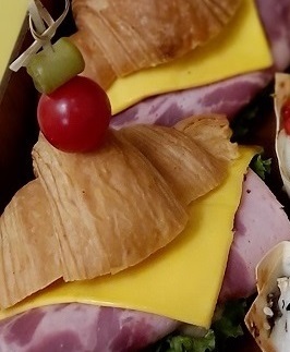 کروسان ژامبون پنیری